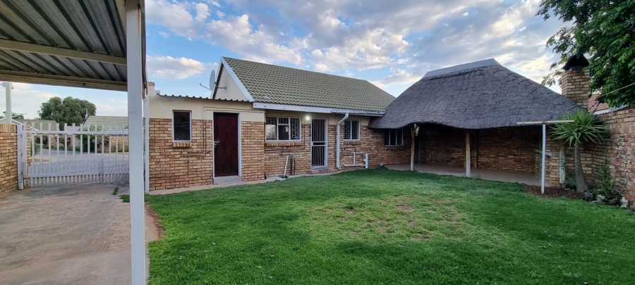 3 Bedroom Property for Sale in Roylglen Gardens Northern Cape